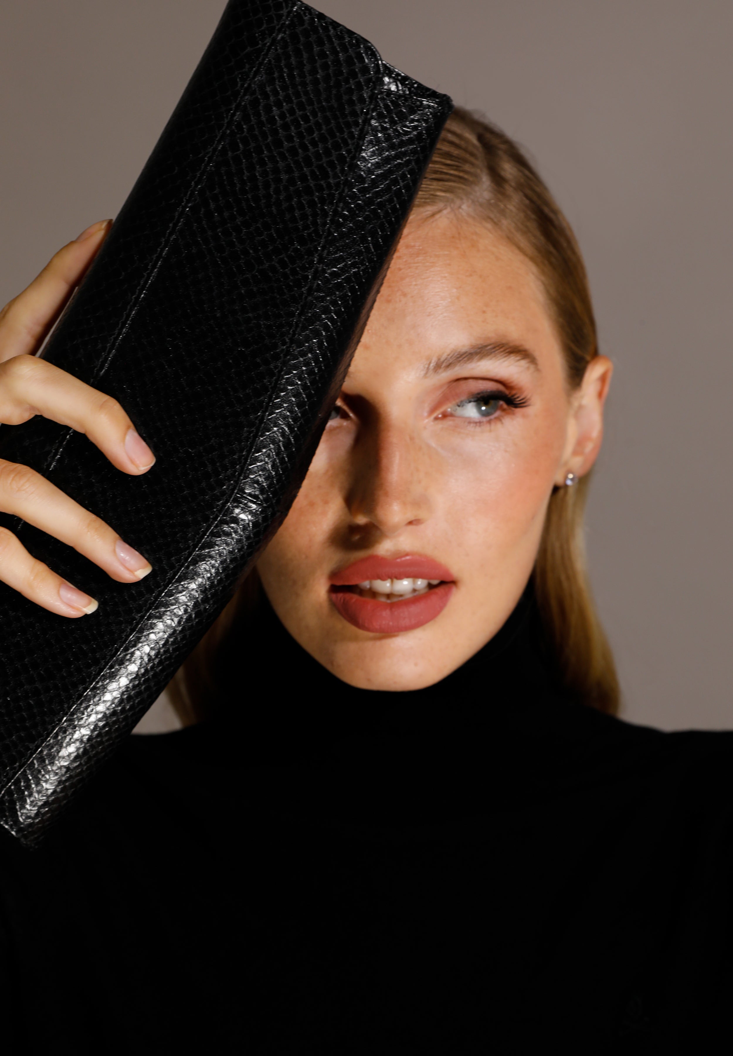 Bolso Baguette serpiente negro