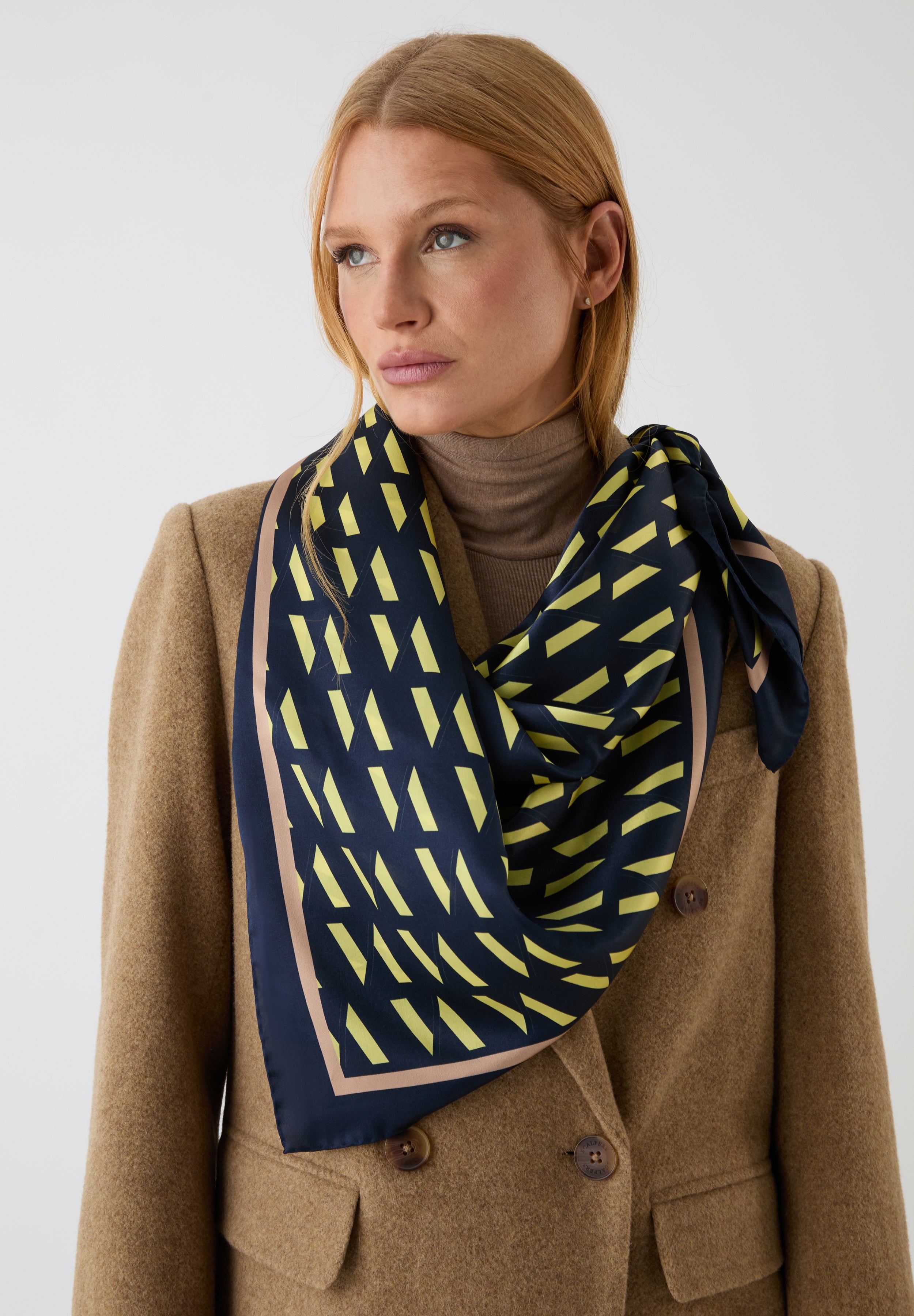 PAÑUELO LOGO AZUL AMA