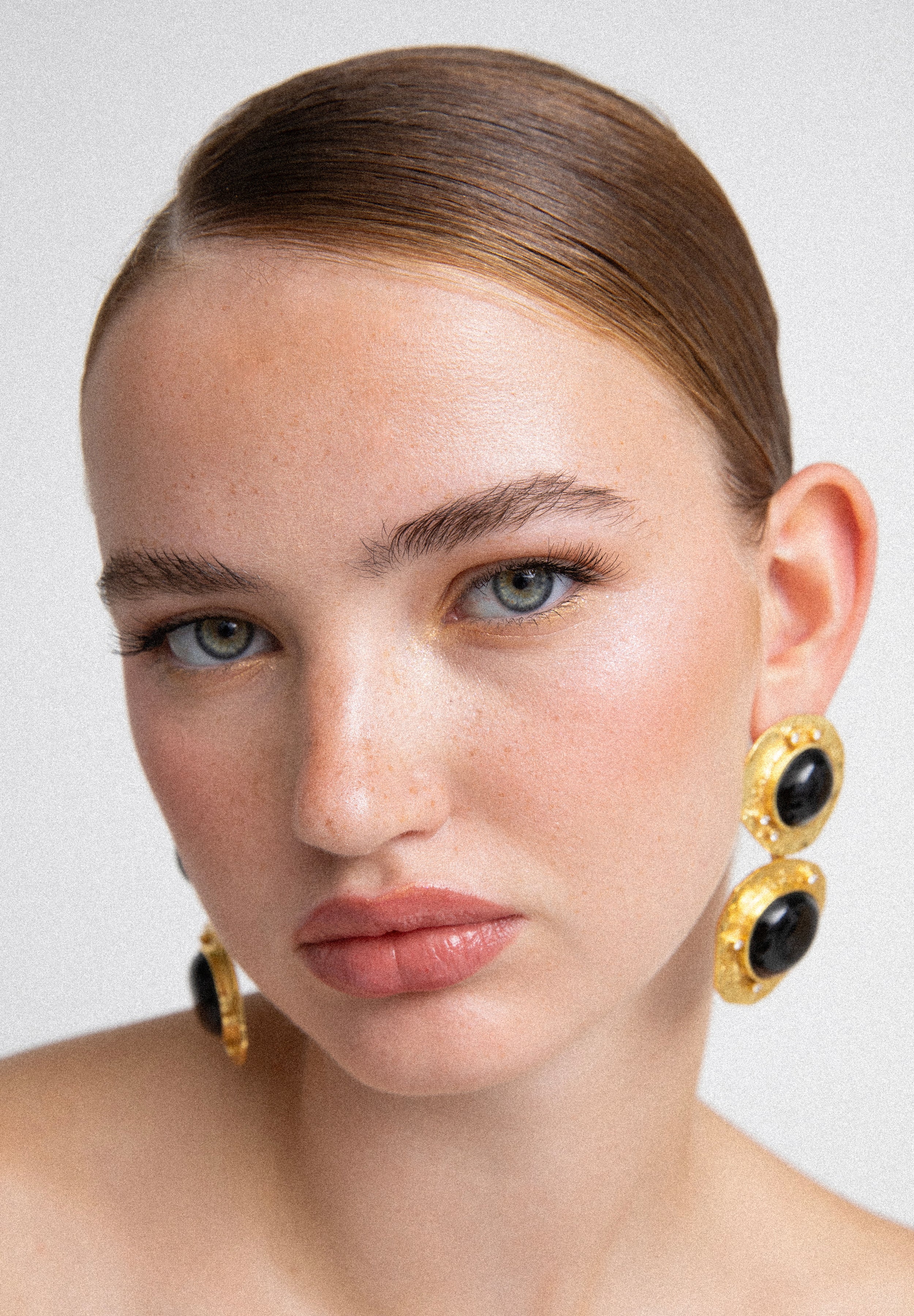 PENDIENTES NEGRO DORADOS