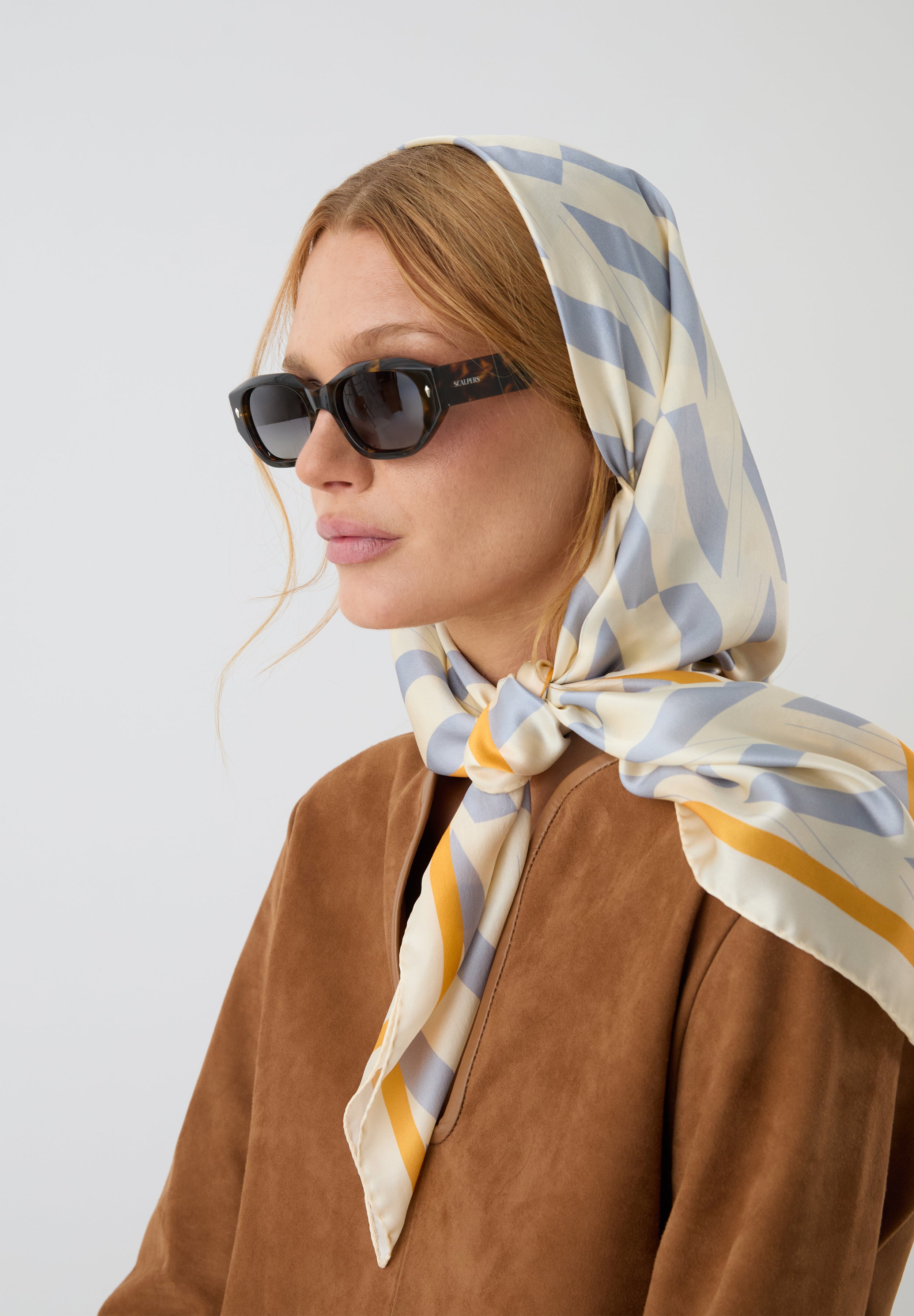 PAÑUELO LOGO BEIGE CELESTE