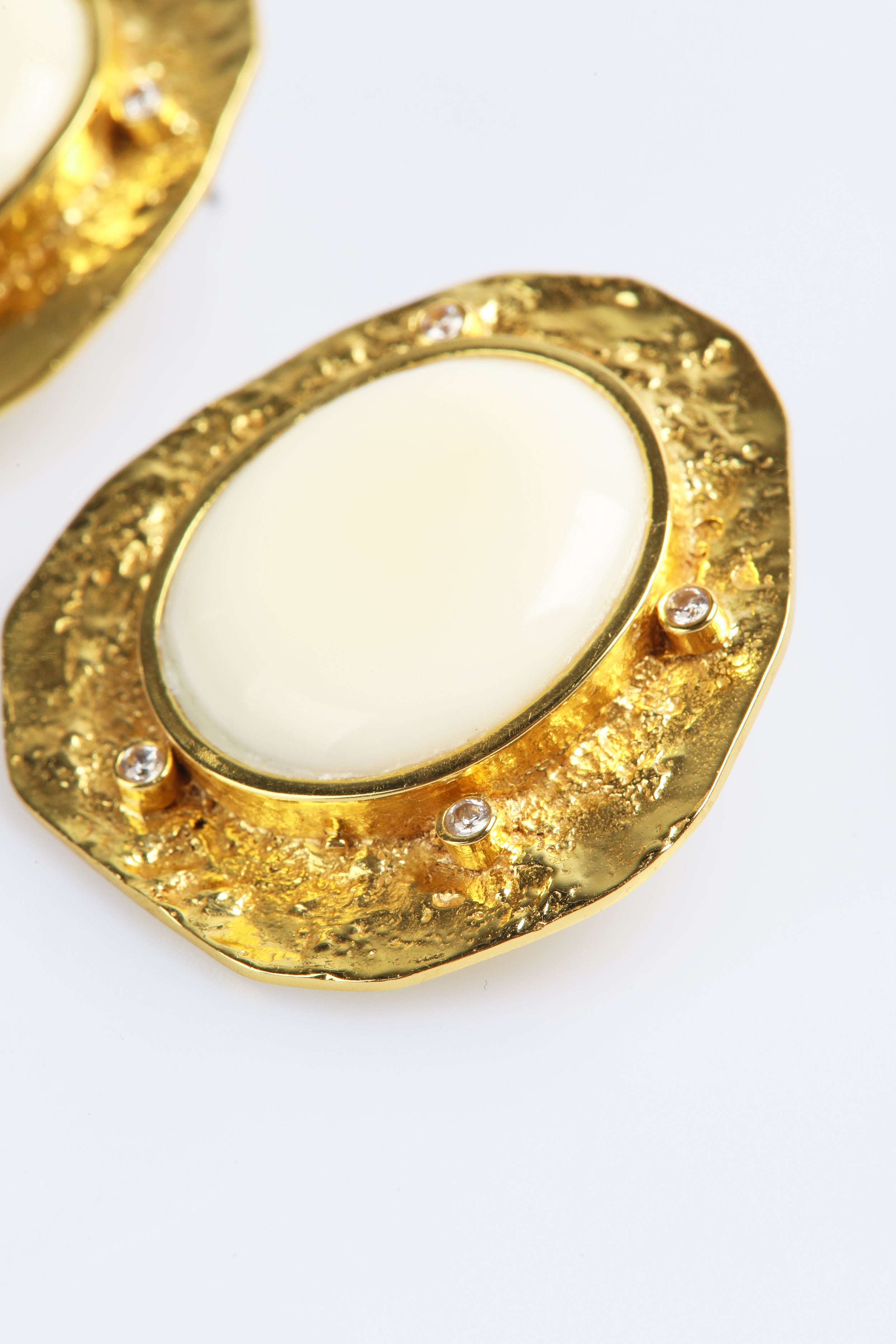 PENDIENTES BLANCO DORADO