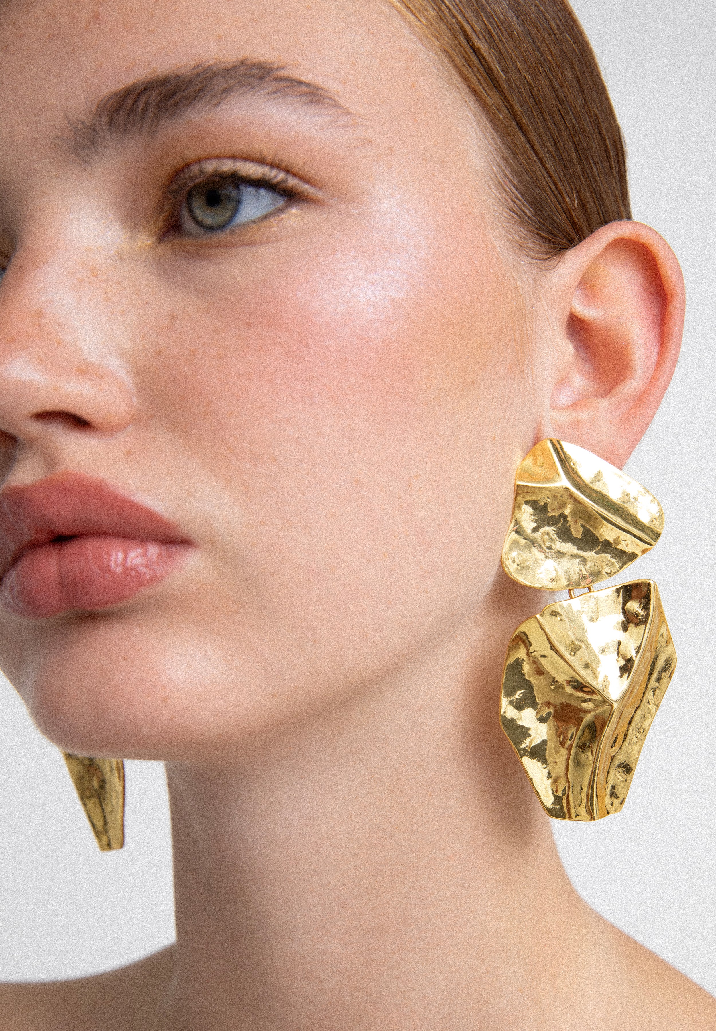 GOLDEN RELIEF EARRINGS