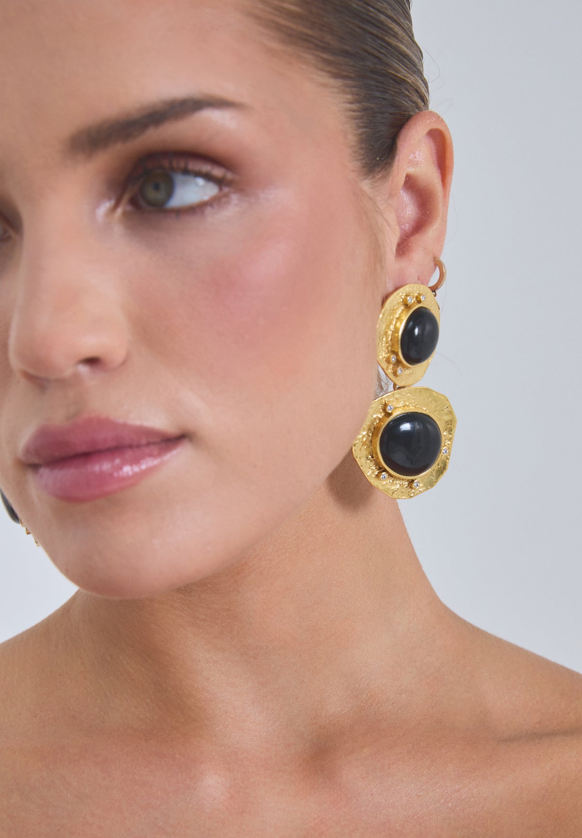 PENDIENTES NEGRO Y DORADO