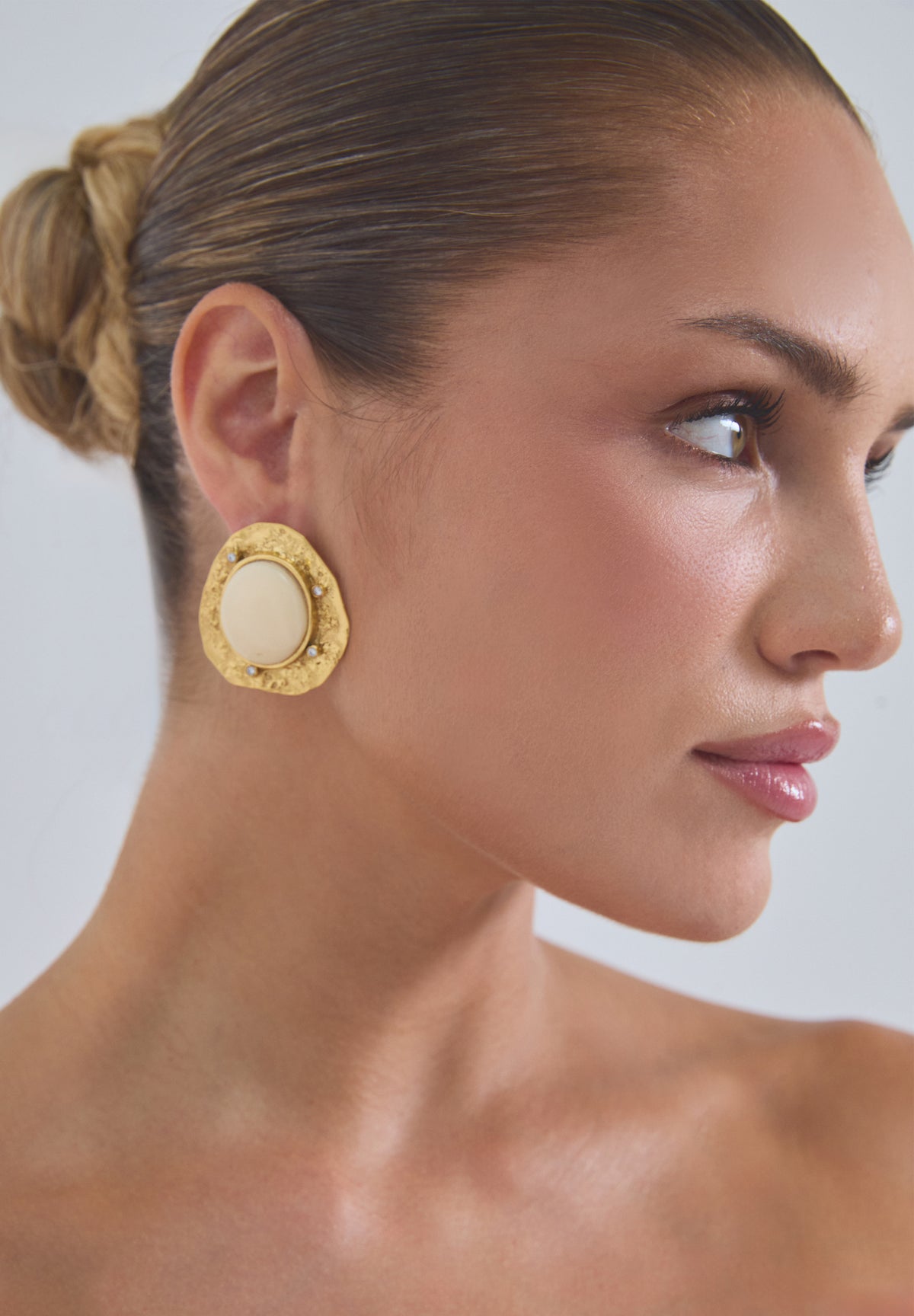 PENDIENTES BLANCO Y DORADO