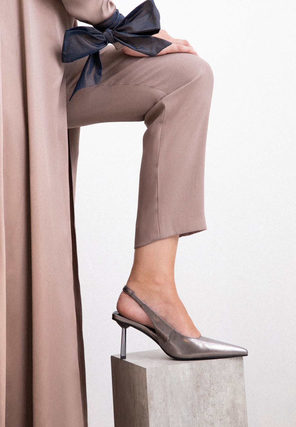 ZAPATO DESTALONADO TACON METALICO SILVER