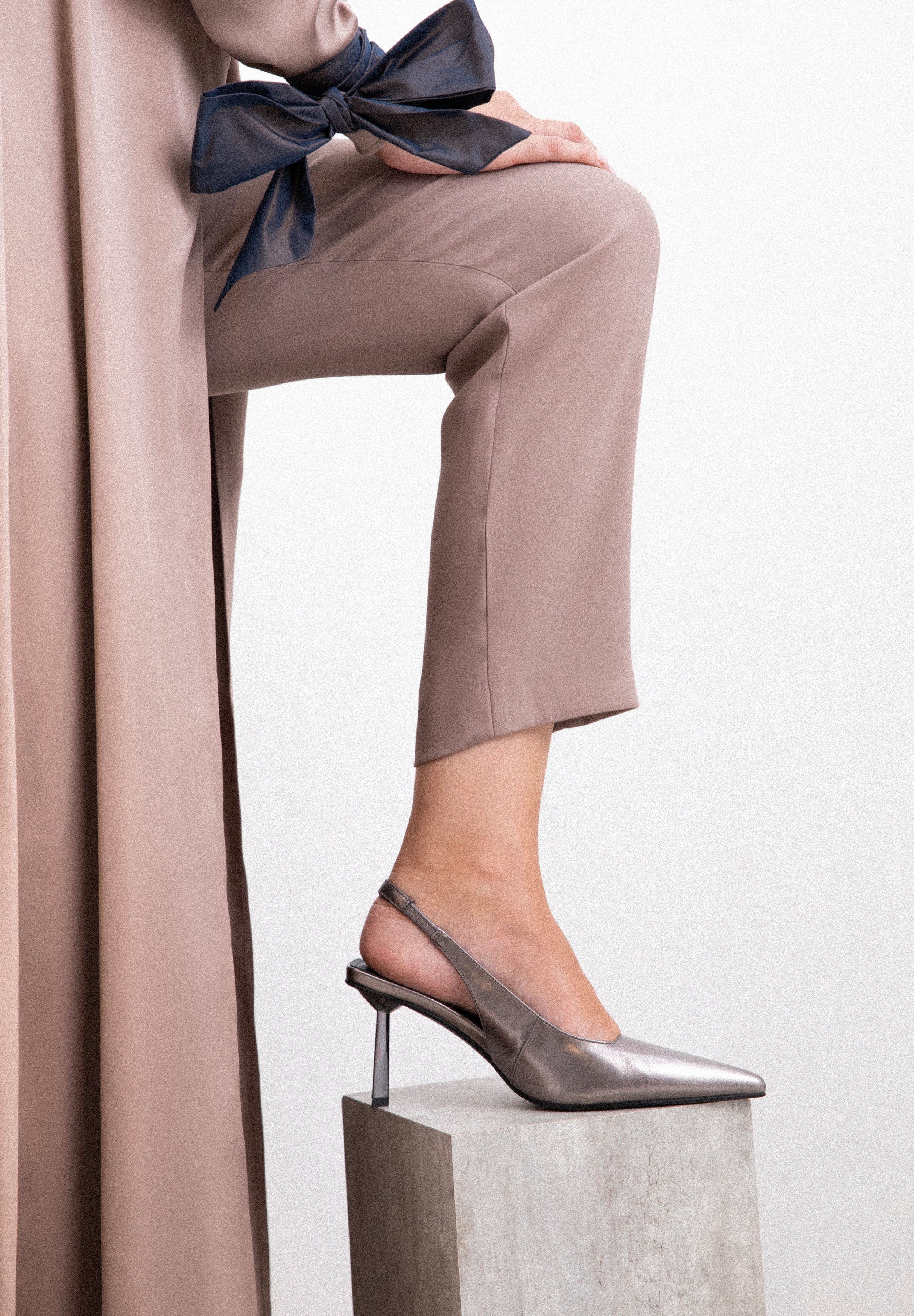 ZAPATO DESTALONADO TACON METALICO SILVER