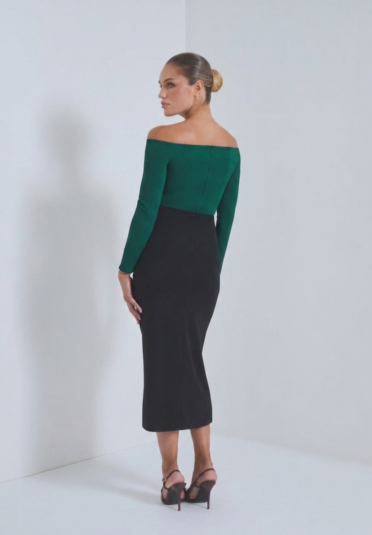 AKIRA GREEN AND BLACK