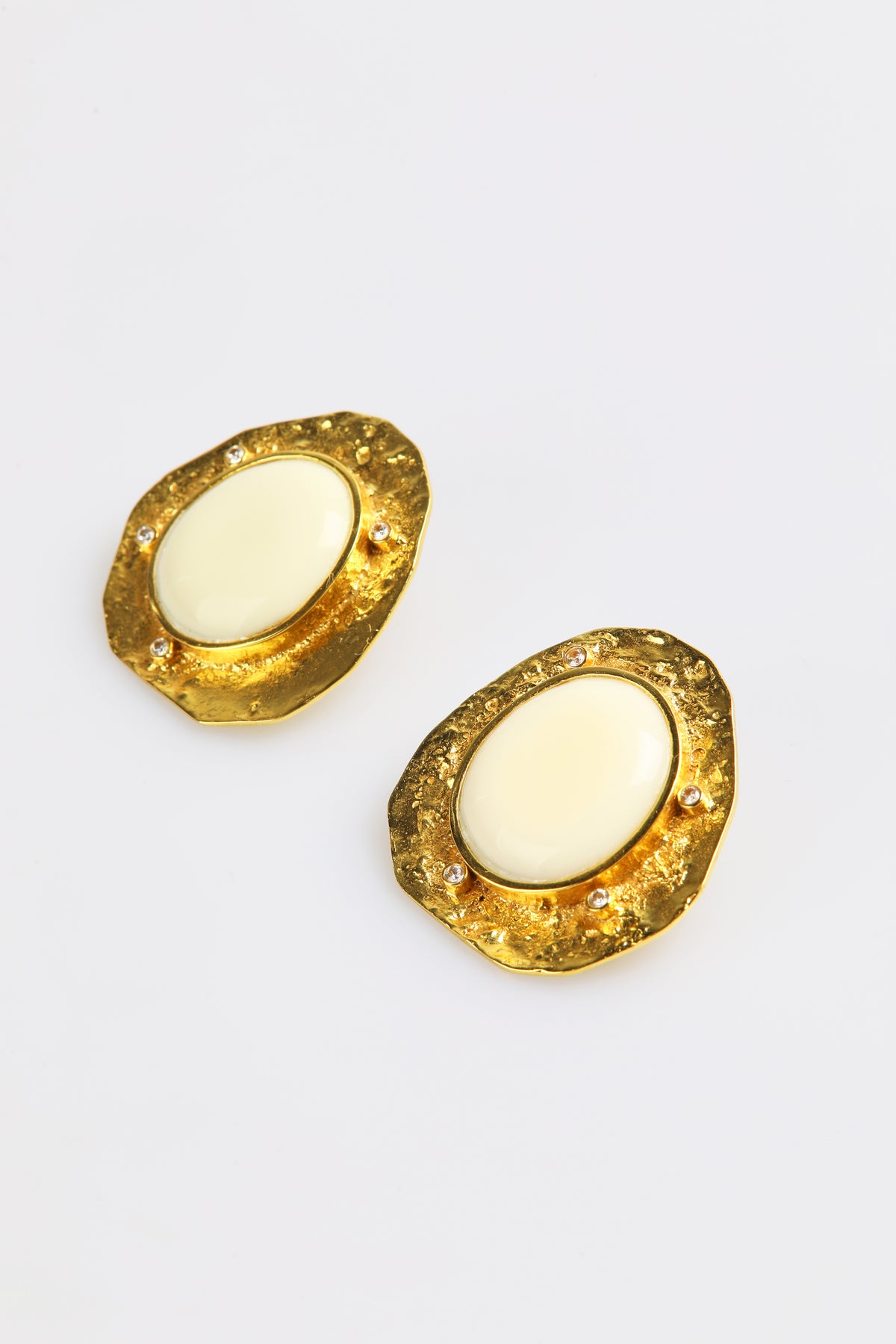 PENDIENTES BLANCO Y DORADO