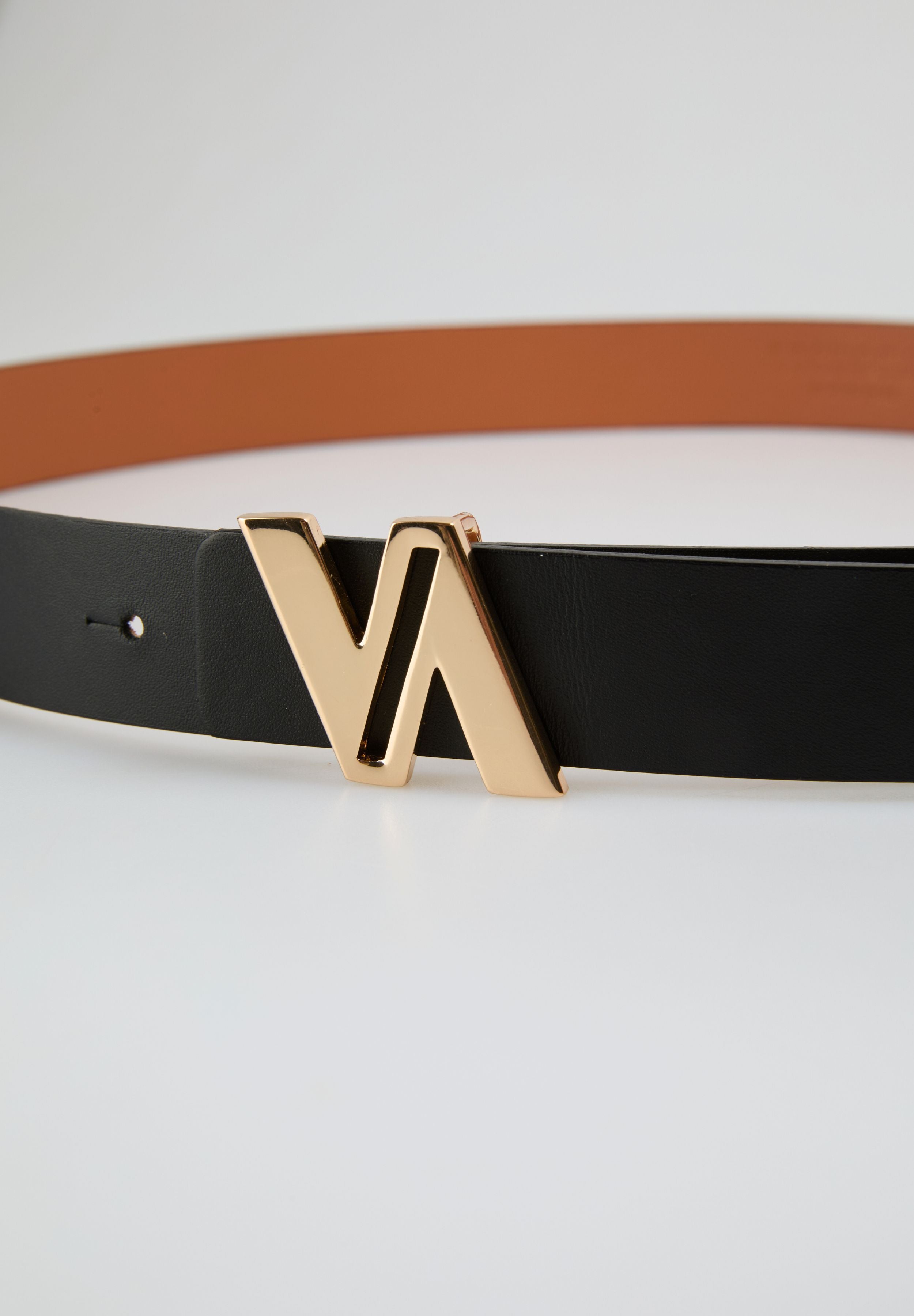 CINTURON PIEL NEGRO LOGO DORADO