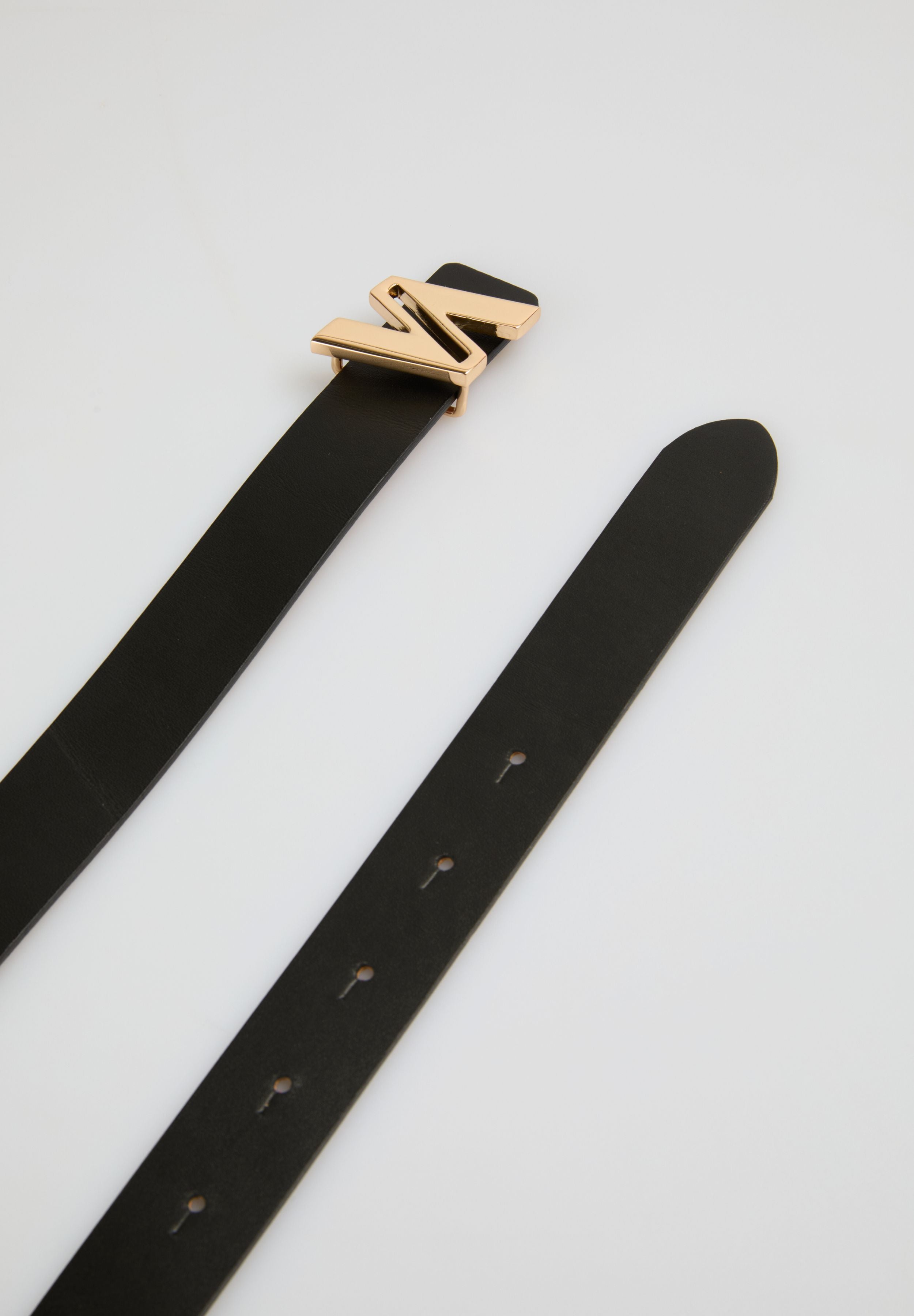 CINTURON PIEL NEGRO LOGO DORADO